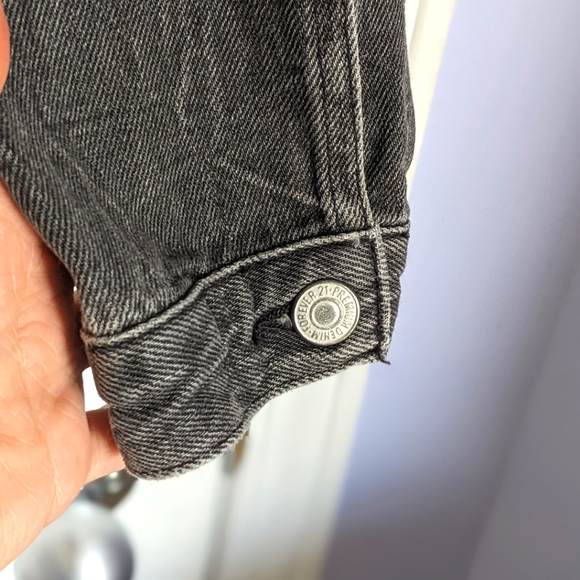 Black Jean Jacket - Forever 21 - Picture 9 of 10